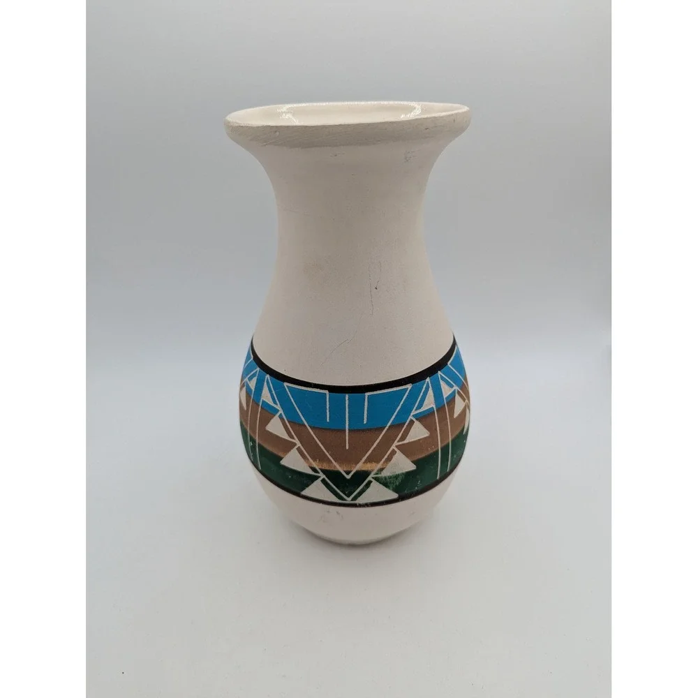 Sioux Pottery Native American Vase Harnett Signed White Geometric 10.5 Inch